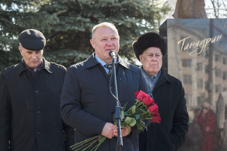 Директор театра им. Тинчурина Фанис Мусагитов &mdash; классический «крепкий хозяйственник», который не столько формирует художественную повестку, сколько обеспечивает выживание и функционирование вверенного учреждения