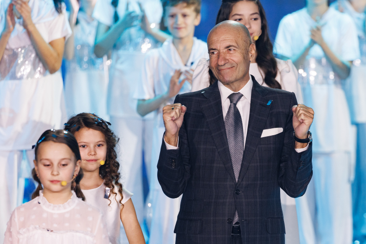 В 2025-м Игорь Крутой привез в Казань масштабный музыкальный фестиваль «Новая волна», на которой выступили Филипп Киркоров, Сергей Лазарев, Валерий Леонтьев, Анна Асти, Полина Гагарина и другие звезды российского шоу-бизнеса