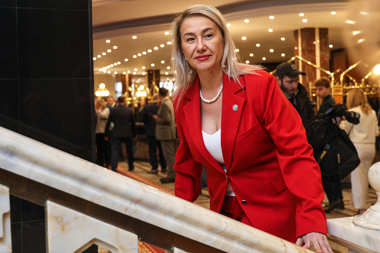 Дополнительную устойчивость позициям Аюповой придает и внешнеполитическая повестка