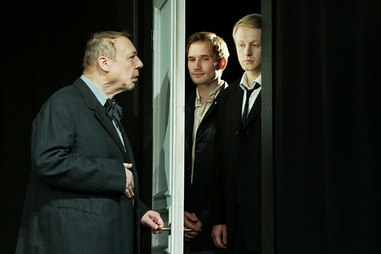 «Старший сын» &mdash; теплая человеческая история, в основе которой библейская истина: все люди &mdash; братья