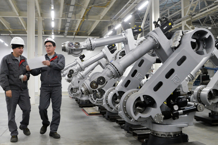 Россия отстает по плотности роботизации &mdash; и темп внедрения оставляет желать лучшего, а сроки поджимают: президент РФ Владимир Путин поставил задачу войти в топ-25 стран к 2030 году