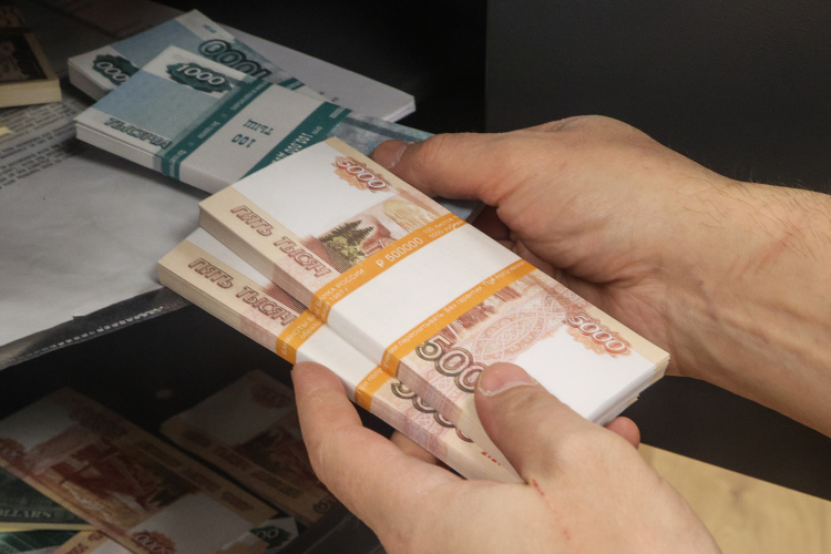 При текущем уровне ставок держать активы в рублях выгодно, уверяет глава ВТБ