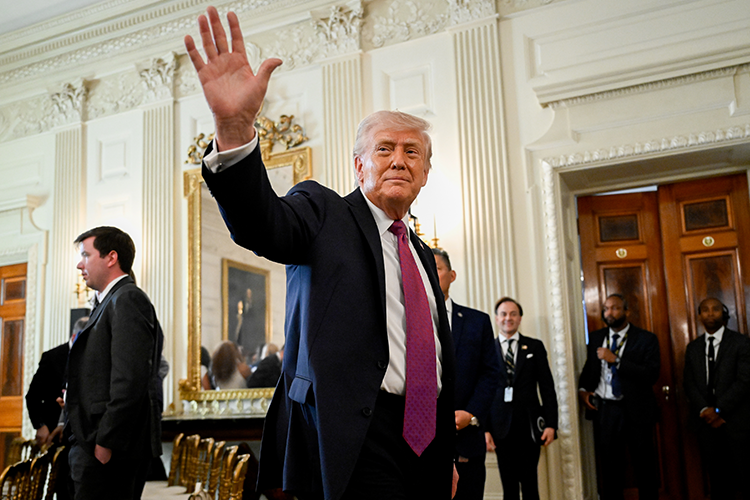 Не хотел, но пришлось: Трамп продлил перемирие с Ираном на неопределенный срок