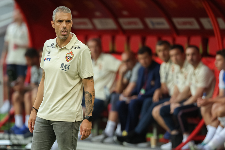 В борьбе за 3-е место у «Балтики» серьезные конкуренты &mdash; ЦСКА, «Локо» и «Спартак» (на фото &mdash; главный тренер армейцев Фабио Челестини)