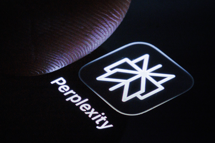 «Есть небольшой промежуток, в который можно успеть создать что-то стоящее и поконкурировать с бигтехом хотя бы в узкой нише. В это окно возможностей врываются игроки типа Perplexity»