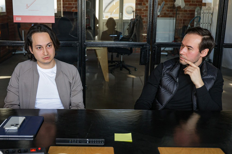 «Конечно, наш основной фокус сейчас — развитие новой компании в Узбекистане. Но у нас все так же продолжают работать как на международном так и на российском рынке компании, которые мы развивали вне „Технократии“, или те, в которые „Технократия“ инвестировала»