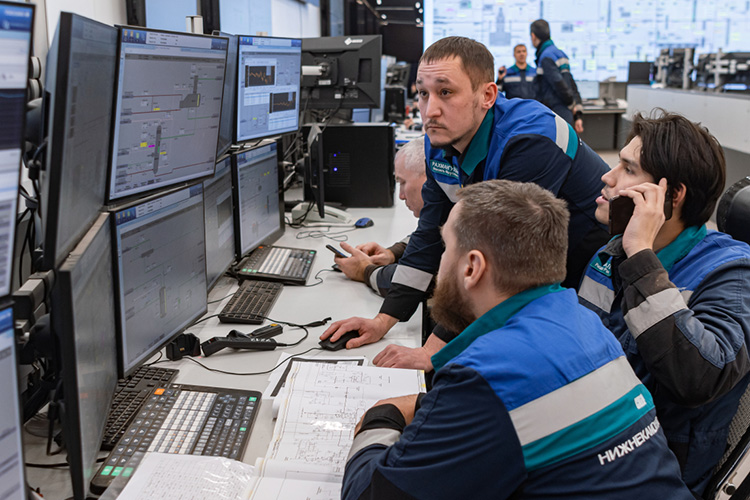 «Цены на наши продукты ниже плинтуса!»: НКНХ потерял половину операционной прибыли и растит долги