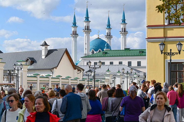 «Плакали-плакали, что Европа закрыта, туда ехать нельзя, сюда нельзя &mdash; и выяснилось, что и в нашей стране, и за рубежом очень много мест, куда можно ехать»