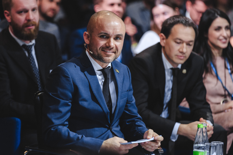 Айдар Исмагилов, серийный предприниматель, основатель сетей «Мойдодыр» и «5-е колесо», а также партнер ресторанных проектов, включая открытый в 2025 году ресторан «Горыныч», расскажет о том, как масштабировать бизнес в кризис