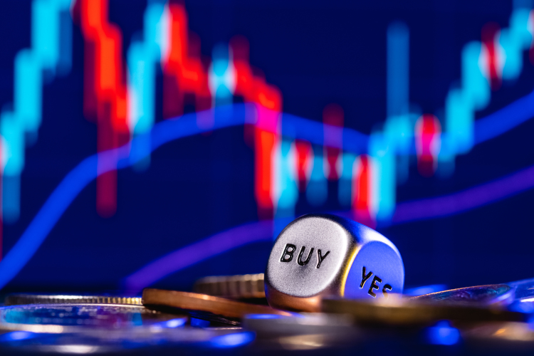 Цены на акции, как показывает динамика индекса Мосбиржи, очень волатильны, что негативно влияет на их долгосрочную доходность