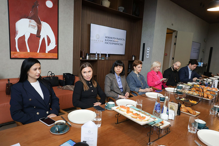 ости заметили, что даже в Сочи в сезон конгресс-площадка и размещение гостей дешевле, чем в Казани. Более приятные цены дают и Нижний Новгород, и Калининград, и Екатеринбург. Поэтому Татарстан часто проигрывает тендеры на организацию мероприятий