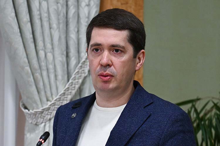 Рустам Бикмухаметов заметил, что сегодня в России почти не осталось обувных фабрик и даже оставшиеся в ближайшее время могут исчезнуть