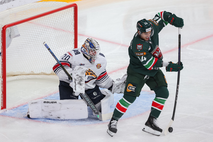 «Металлург» не определился с первым номером: больше опыта у Набокова (на фото), но играет Смолин