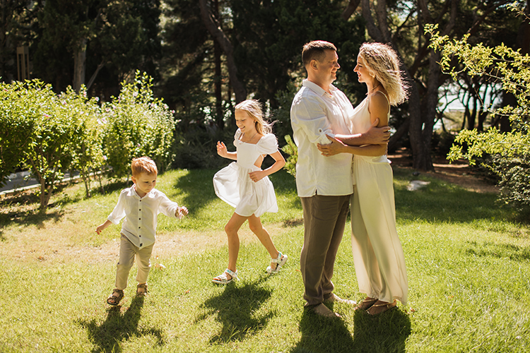 «Форос &mdash; практически самая южная точка Крыма (южнее нас 50 м &mdash; мыс Сарыч). Здесь горы ближе всего к морю &mdash; самая близкая приближенность по всему южному берегу Крыма»