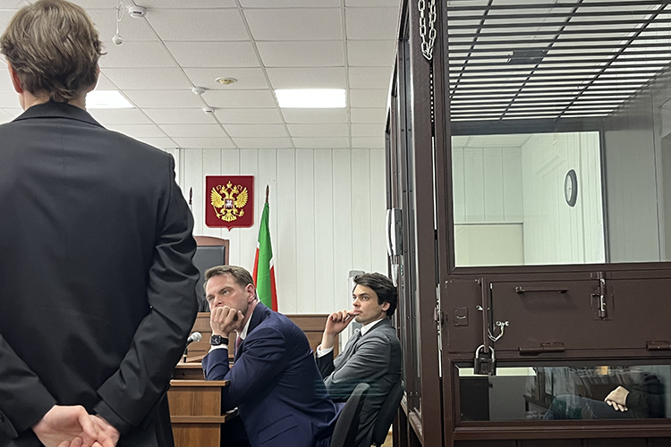 Адвокат из Санкт-Петербурга Андрей Тузов с Аделем Хайдаршиным из Казани