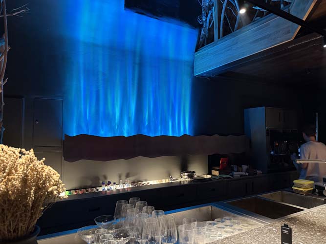 Голубое свечение, похожее на Северное сияние