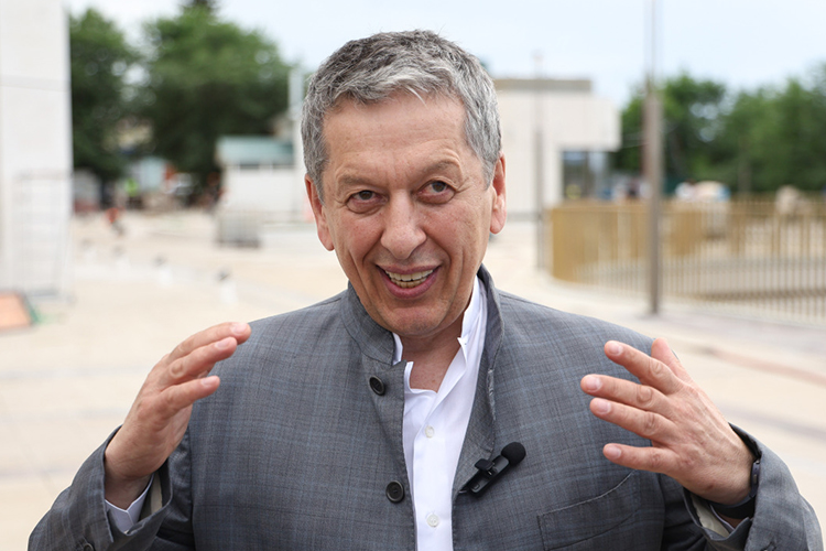 Практически все собеседники газеты уверены, что премию им. Тукая получит творческий коллектив под руководством генерального директора ПАО «Татнефть» Наиля Маганова