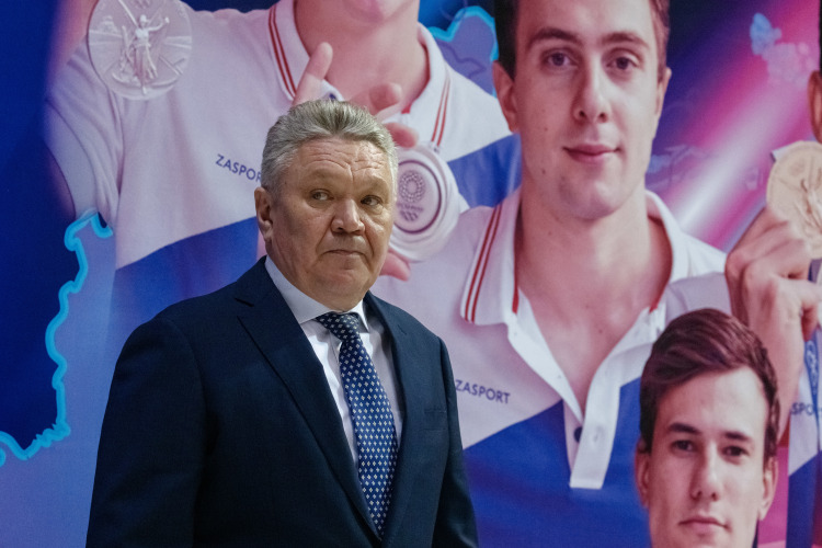 Рафис Бурганов решил первым делом ограничить финансирования сборным вуза по футболу, хоккею, баскетболу, волейболу и другим видам