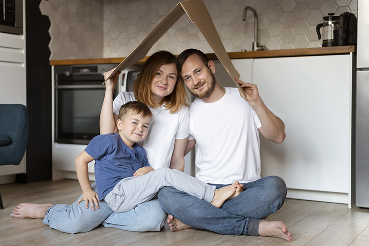 «Действует железное правило: купили, построили жилье с маткапиталом или погасили ипотеку за него &mdash; наделите долями всех членов семьи»