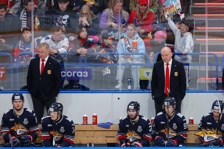 Андрей Разин (на фото &mdash; справа): «Спасибо вратарям, что было лишь 0:3»