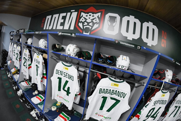 Раздевалку и коридоры украсили символикой «Ак Барса»