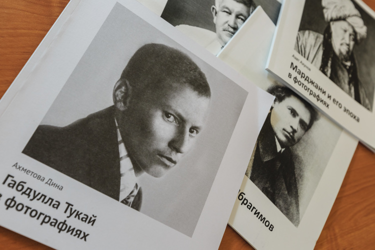 «Как происходило формирование современного татарского национального языка, мы видим в трудах Марджани, Насыри, Фахрутдинова, Ибрагимова, Камала и другтх. Тукай занимает в этом ряду почетное место, если не первое»