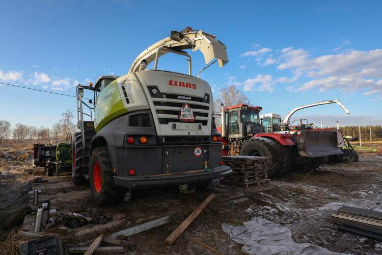 Аграрии предпочитают ремонтировать технику, и сервис прирастает до 20% в год. В республике за пределы амортизации вышли почти 60% имеющихся в отрасли тракторов, 48% зерноуборочных комбайнов, 67% грузовиков