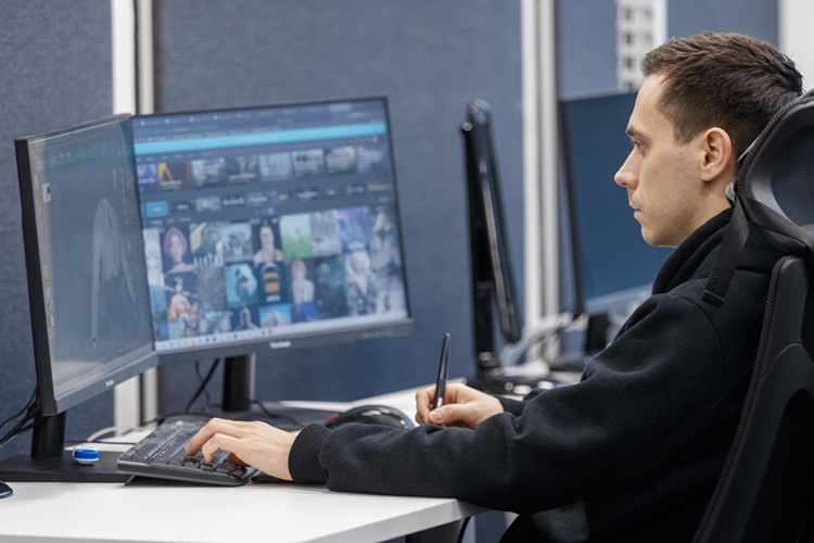 Программа была нацелена на то, чтобы научить сотрудников, не являющихся профессиональными дизайнерами, грамотно взаимодействовать с творческими специалистами