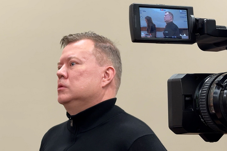 «С учетом прожиточного минимума доходов было достаточно»: экс-судья Минапов открестился от тещиной сестры