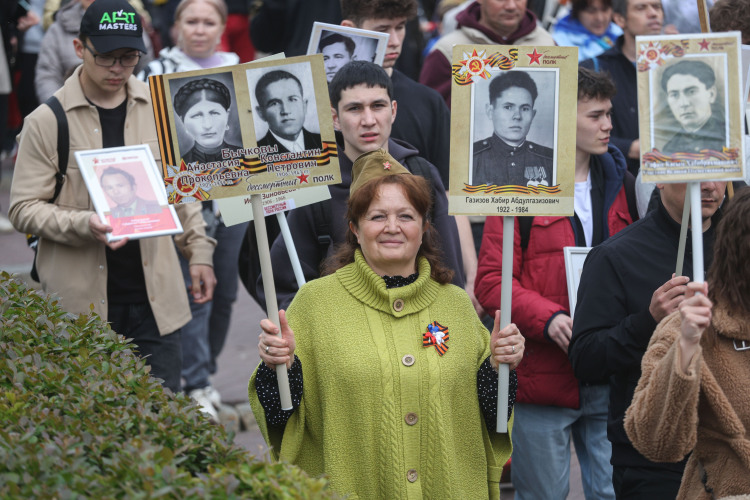 «Люди всегда с воодушевлением принимают участие в „Бессмертном полку“. Это способ отдать дань памяти своим дедам, прадедам. Наше отношение к этому великому празднику мы должны передать нашим детям», &mdash; отметил Метшин