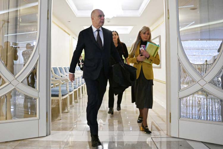 Оптимизировать траты, обелять и поменьше занимать у банков: как Силуанов учил регионы «финграмоте»