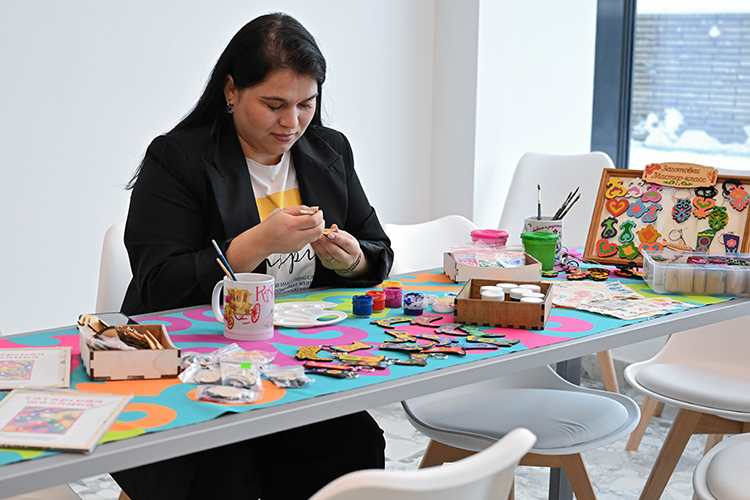 Одни опасаются, что резиденты просто не обнаружат должного числа покупателей своей уникальной продукции. Другие &mdash; что на фоне ажиотажа у ремесленников раскупят всю продукцию и последние, не привыкшие работать в промышленных масштабах, не будут поспевать за спросом