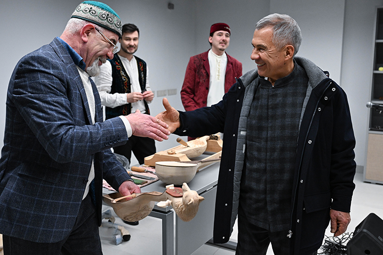 Идея собрать мастеров в одном пространстве, создать условия для их совместной работы, обмена опытом и привлечения туристов в ЦУМе во многом повторяет азербайджанскую модель, адаптированную к конкретным условиям