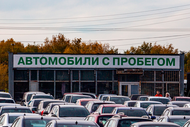 Средневзвешенная цена автомобиля с пробегом составляет 1,36 млн рублей, что на 19% выше, чем в марте 2025 года