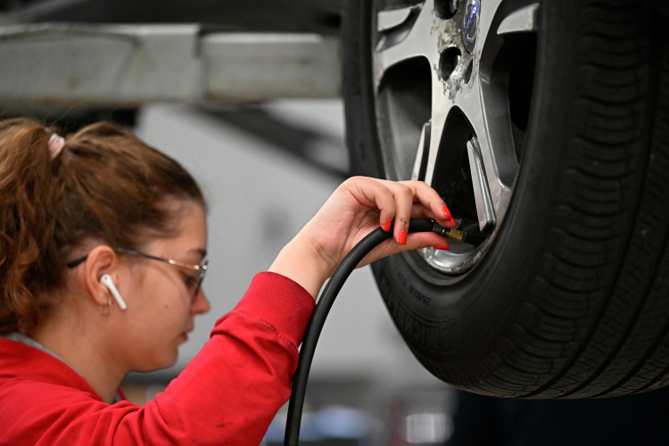 Глава ассоциации автодилеров: «Если ничего катастрофического не случится, то в 2027-м рынок начнет расти»