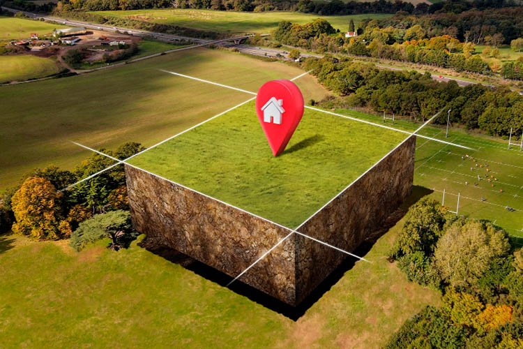 Если кратко, то, по версии СКР, фигуранты дела организовали незаконное отчуждение земельного участка площадью более 1,3 тыс. кв. м. на территории санатория