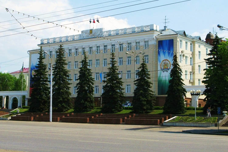 Местные жители были вполне довольны его работой, в том числе и в сравнении с предшественниками