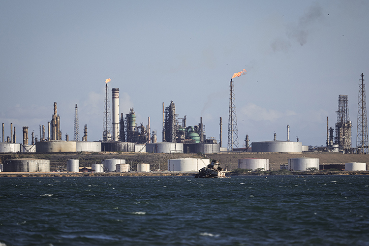 Выход Абу-Даби из альянса нанесет тяжелый удар по поставщикам нефти и их фактическому лидеру &mdash; Саудовской Аравии