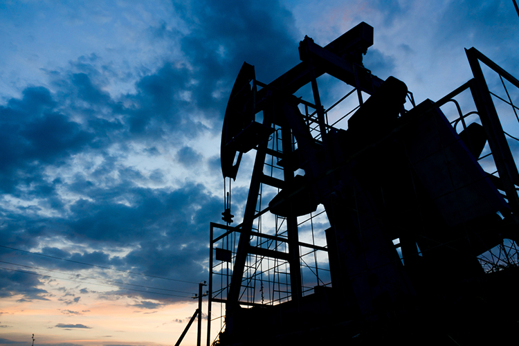 О своих планах нарастить добычу нефти ОАЭ заявляли еще в июле прошлого года. Согласно планам, к 2027-му уровень добычи должен достигнуть 5 млн баррелей в сутки, сообщал аль-Мазури