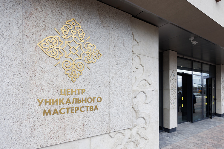 «Казань давно нуждалась в площадке, которая соберет мастеров, народные промыслы и современную культуру в одном месте. И в этом большой потенциал &mdash; создать полноценную культурную институцию, чтобы ЦУМ стал не только местом продаж, но и центром исследования, переосмысления и современного производства»