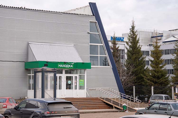 Арендаторы покинут помещения &mdash; на данный момент площади занимает магазин «Находка», скалодром и спортивный центр. А там не за горами и банкротство «Экспо-Кама»&hellip;