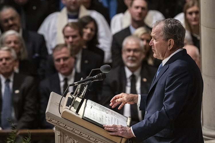 Неоконсерваторы тесно связаны и с войной в Ираке при Джордже Буше младшем, чье время президентства пришлось на 2001–2009 годы