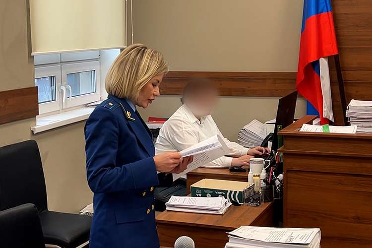 Лилия Фаттахова сообщила, что в 2020 году Фаттахов-младший купил Mercedes-Benz 2020-го, а затем продал за 3,6 млн рублей. Прокуратура требует взыскать стоимость на момент покупки автомобиля &mdash; 3,7 млн рублей