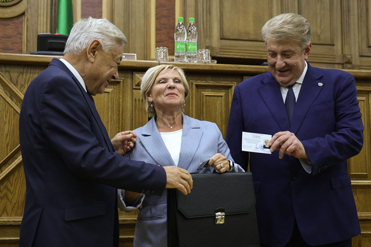 Из заметных, например, председатель Федерации профсоюзов РТ и действующий депутат Госсовета РТ Елена Кузьмичева