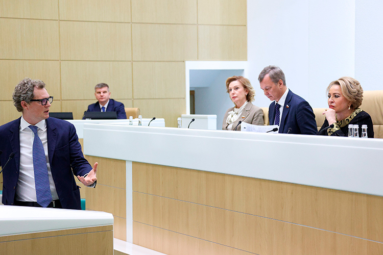 «Наша главная задача &mdash; чтобы не затягивать малый бизнес в тяжёлые контрольные мероприятия, а на максимально раннем этапе предупреждать их о тех рисках, которые мы видим»