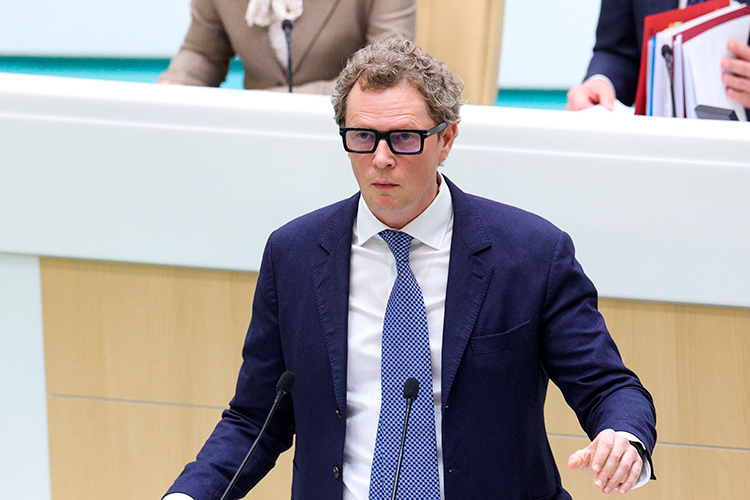 «Мы сегодня работаем гораздо меньшим числом, при этом, как вы сами понимаете, количество задач у нас, мягко говоря, не уменьшается, скорее наоборот»