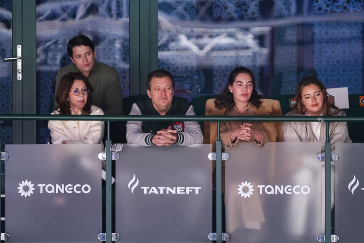 Ильсур Метшин на хоккее с семьей