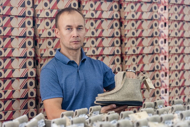 Предприниматель из Кукмора Алмаз Габидуллин: «Эта обувь &mdash; валеши &mdash; существует очень давно! И производители такой обуви не первый день работают. Но, вероятно, московский предприниматель решил зарегистрировать этот товарный знак и патент на полезную модель, чтобы заключать лицензионные соглашения»