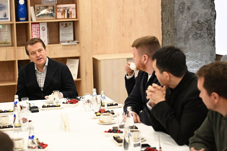 В завершение встречи мэр пообещал ветеранам доложить о поднятых ими вопросах раису республики