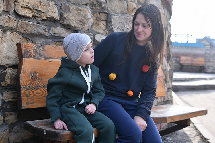 Остановить деформацию ножек: Рамис должен встать на ноги